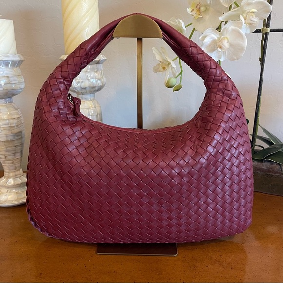 SOLD Bottega Veneta Intrecciato Red/Maroon Hobo Lambskin Shoulder Bag - Picture 5 of 17